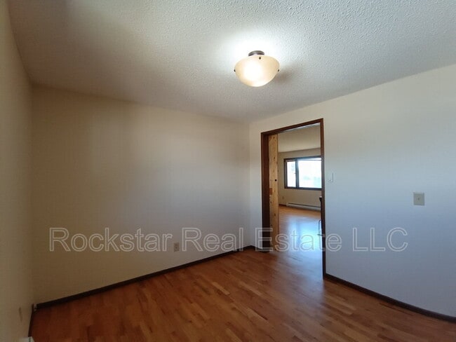 Building Photo - 537 E Garland Ave