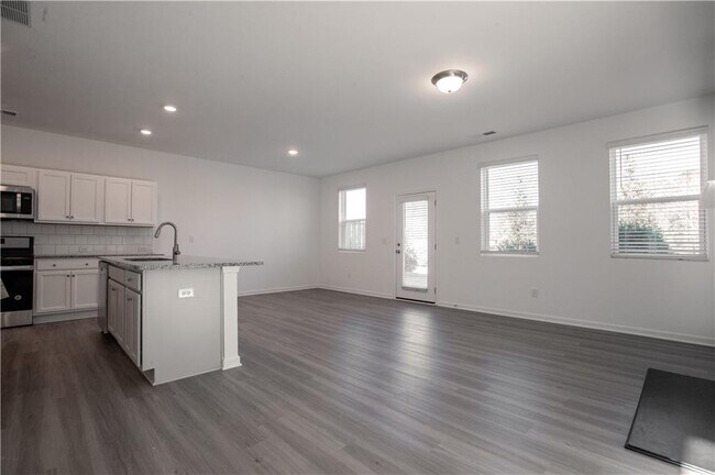 Building Photo - 5935 Osgood Pl