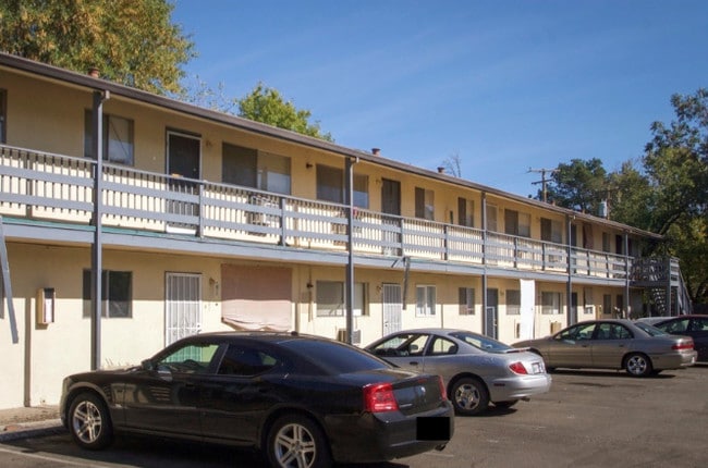 Primary Photo - Edison Manor
