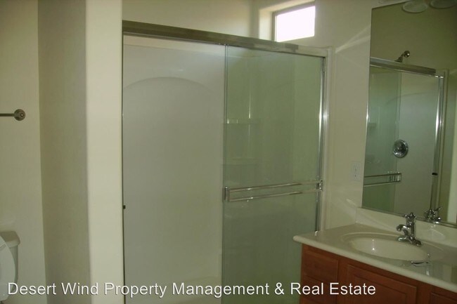 Building Photo - 2504 N Hudson Dr