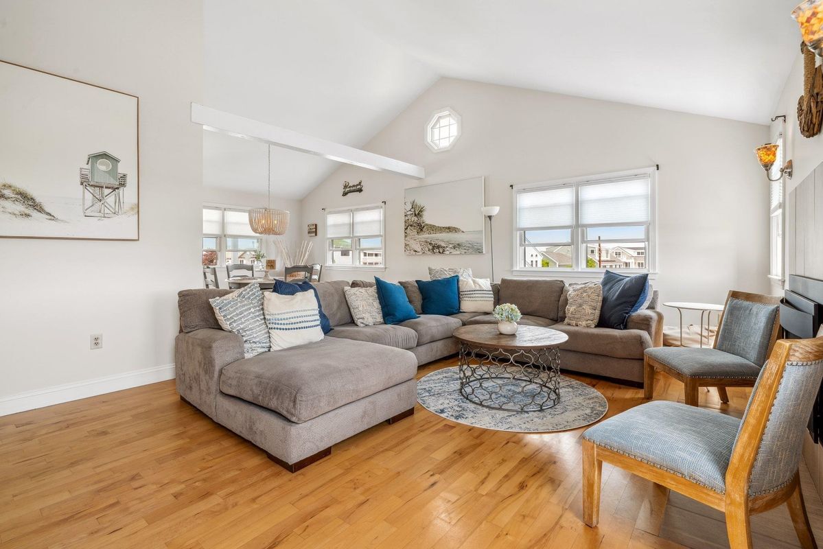 Building Photo - 131 Franklin