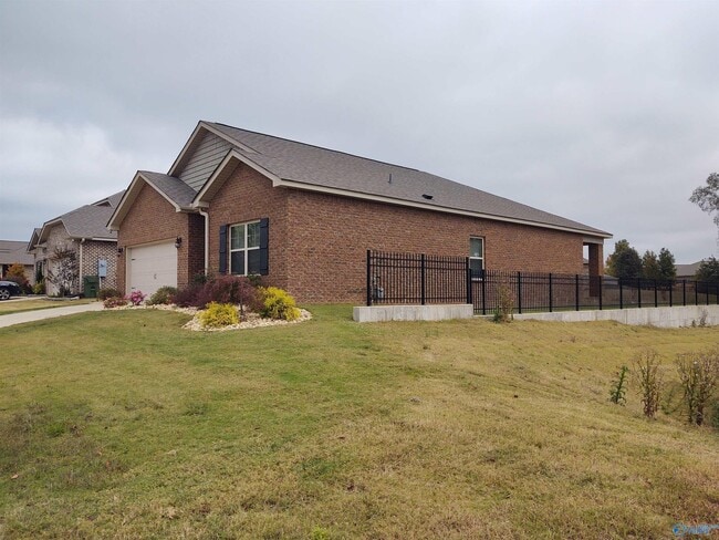 Building Photo - 152 Grey Fawn Trail