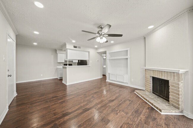 Building Photo - 12905 Woodforest Blvd