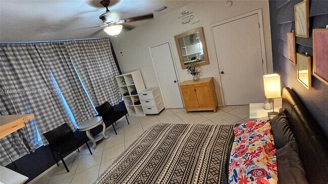 Building Photo - 4201 SW 60th Pl