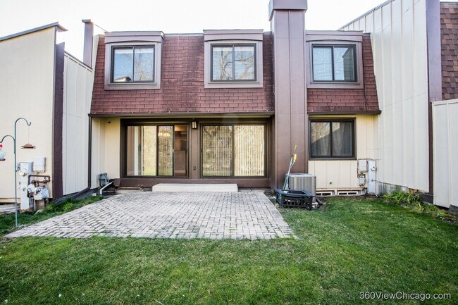 Building Photo - 14 Westwood Dr