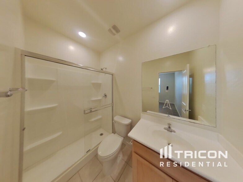 Building Photo - 40647 W Hensley Way