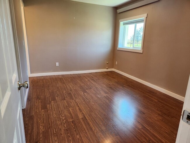 Building Photo - Beautiful Country Townhome!