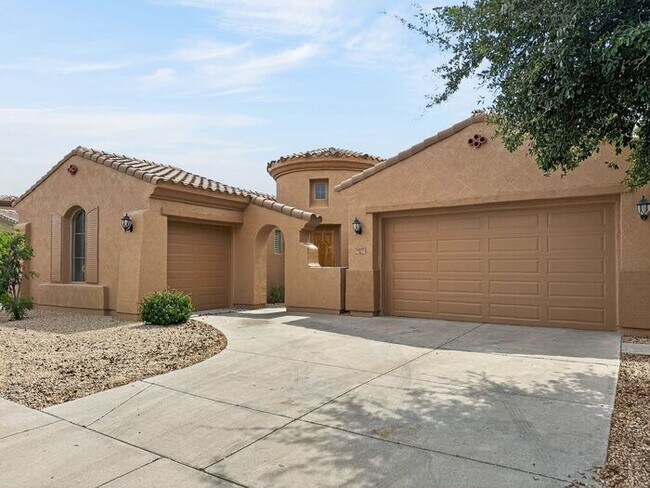 Building Photo - Spacious 3 car garage home at Paseo Trail!