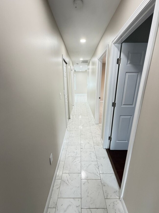 Building Photo - Marvelous 3 Bedroom and 2 Full Bath House!