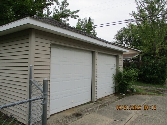 Building Photo - 2022 Catalpa St