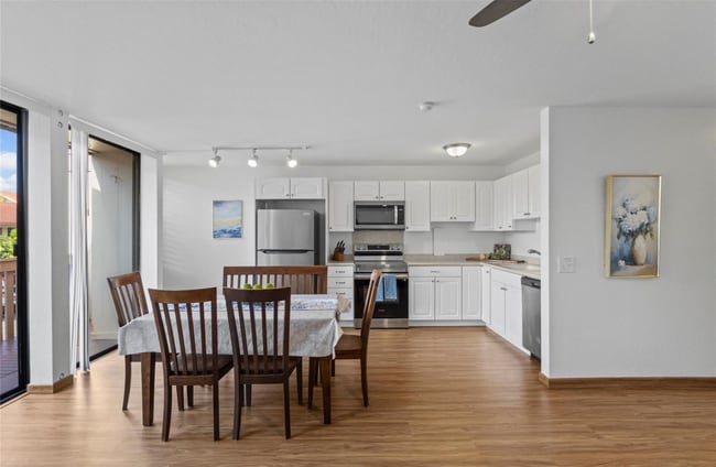 Building Photo - Makaha Valley Plantation - Two Bedroom