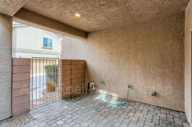 Building Photo - 9544 Alma Ridge Ave