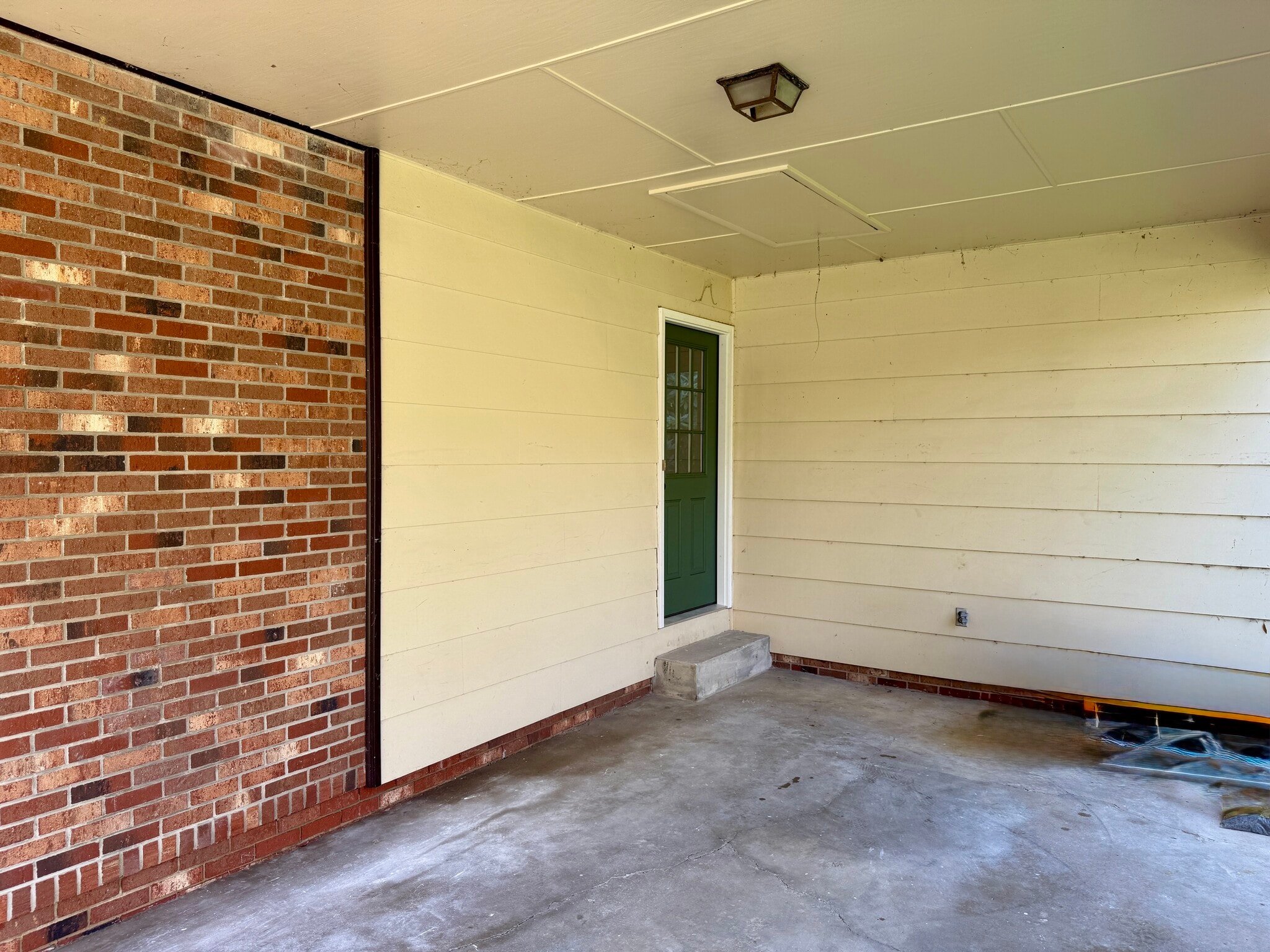 Building Photo - 130 Maple Dr