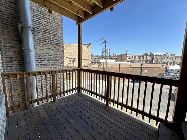 Building Photo - 2661 N Spaulding Ave