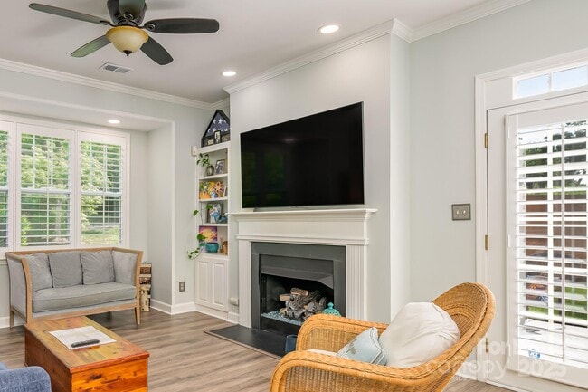Building Photo - 18524 Mizzenmast Ave