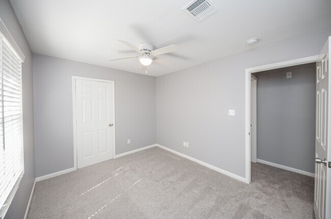Building Photo - 1631 Dove Run
