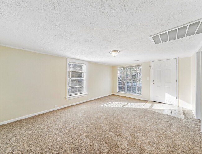 Building Photo - 203 W Hart Ave