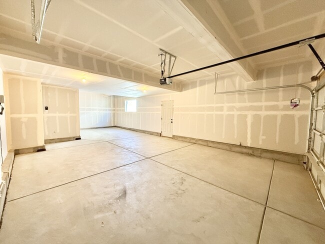 Building Photo - 2392 Jasmine Ln