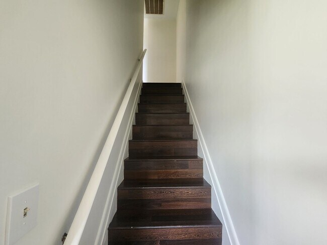 Building Photo - 3430 Gregway Dr