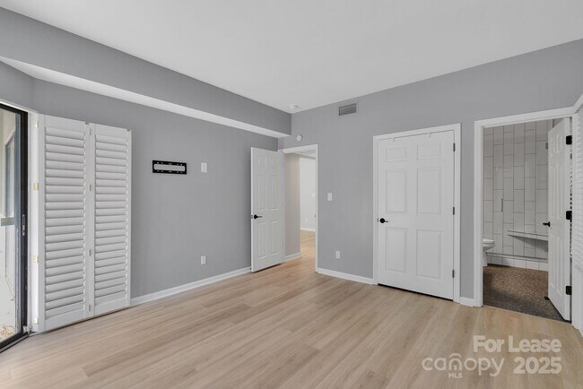 Building Photo - 224 N Poplar St