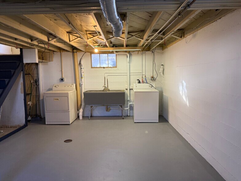 Basement with washer and dryer - 3648 Ames St