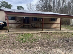 Building Photo - 3 Bedroom Home -ALL UTILITIES INCLUDED!