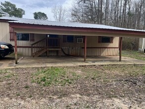 Building Photo - 3 Bedroom Home -ALL UTILITIES INCLUDED!