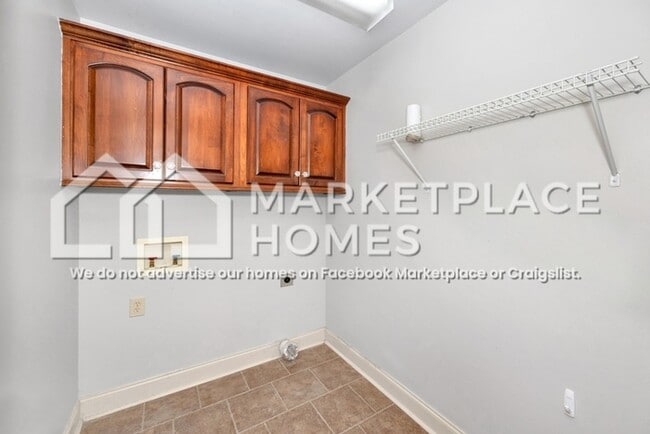Building Photo - 1015 Ashenbury Park