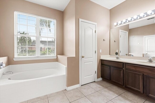 Building Photo - 3817 Blue Dasher Dr