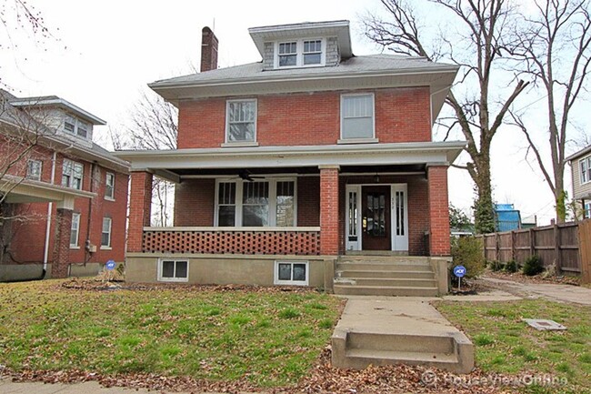 Primary Photo - House Close To Campus