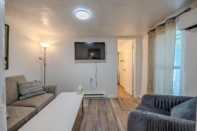 Building Photo - 704 Pacific Ave SW