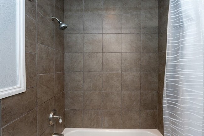 Building Photo - 706 Pennington Dr
