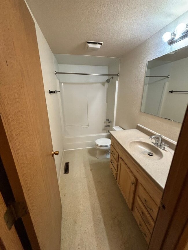 Building Photo - Wonderful Riverside Home in East Missoula