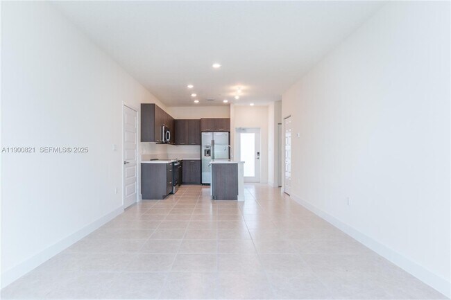 Building Photo - 4640 NW 84th Ave