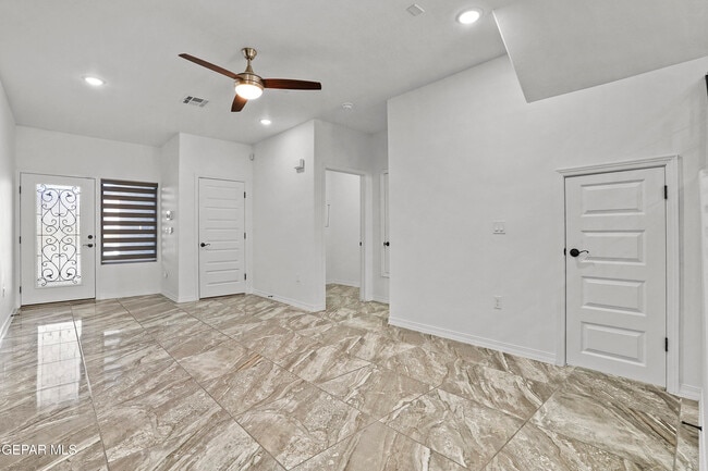 Building Photo - 6315 Escondido Dr