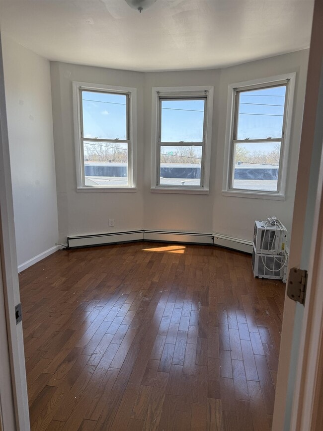 Building Photo - 54 Gates Ave