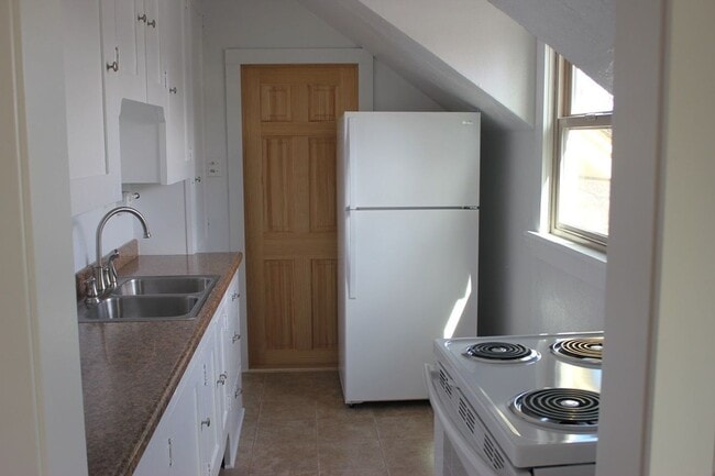 Building Photo - 422 N 3rd St