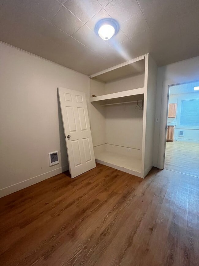 Building Photo - 2-Bedroom 1-Bathroom home in Cottage Grove!