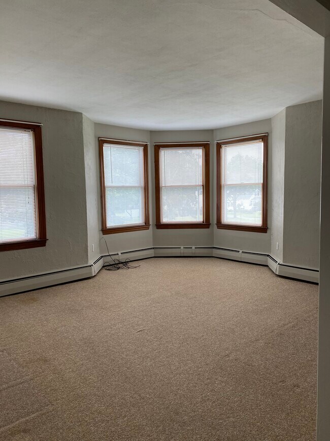 Building Photo - 300 Quinnipiac Ave