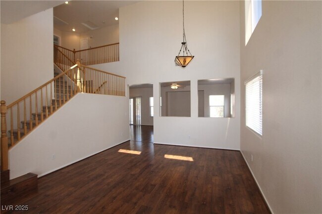 Building Photo - 2586 Highland Cliff Dr