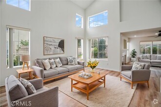 Building Photo - 701 Caliente Way