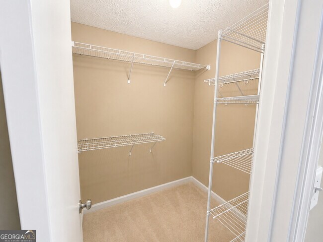 Building Photo - 1710 Underwood Dr SE