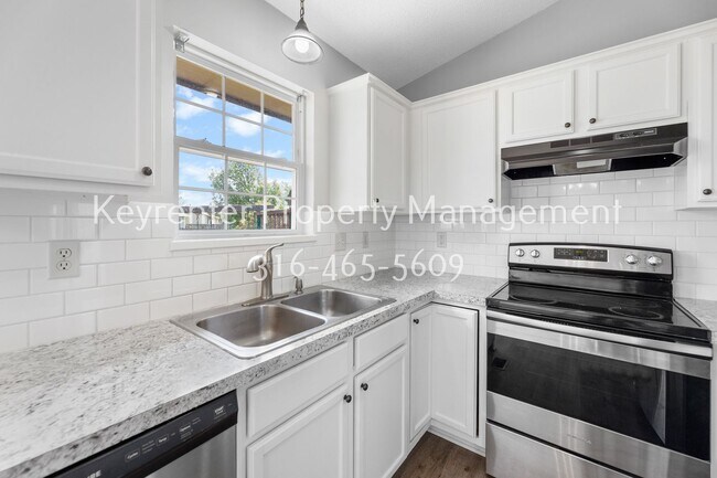 Building Photo - 1610 Summerwood St