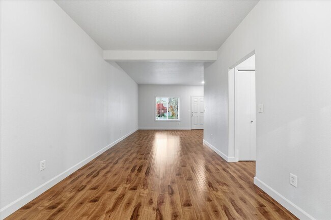 Building Photo - 12811 NE 49TH WAY