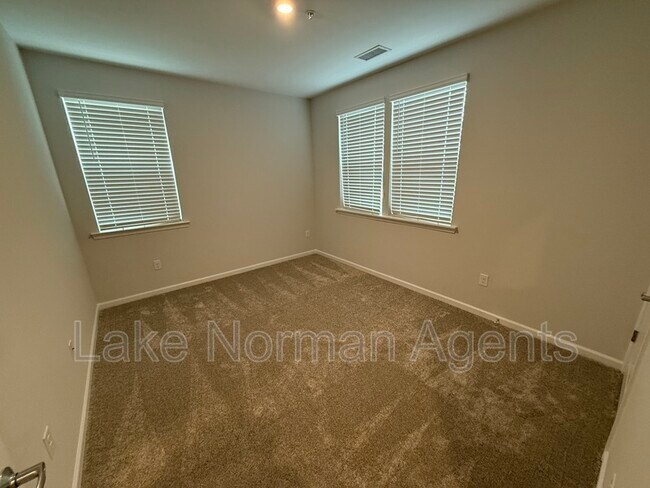 Building Photo - 4455 Reed Crk Dr