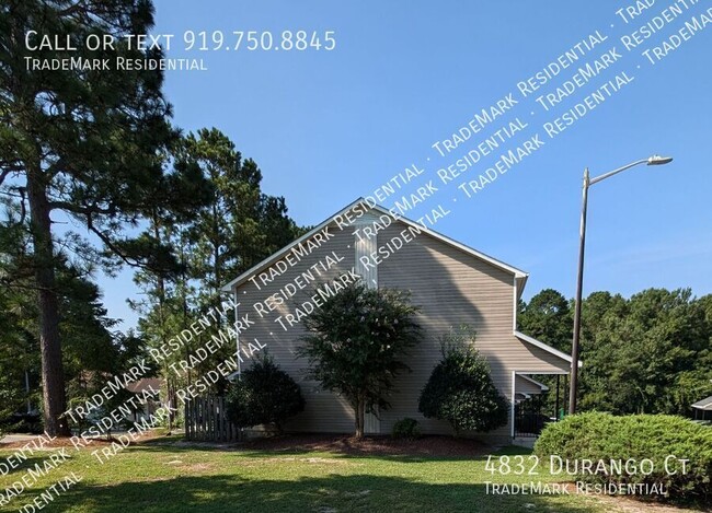 Building Photo - Townhome living close to downtown Fayettev...