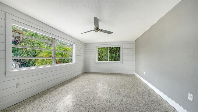Building Photo - 7665 Sanderling Rd