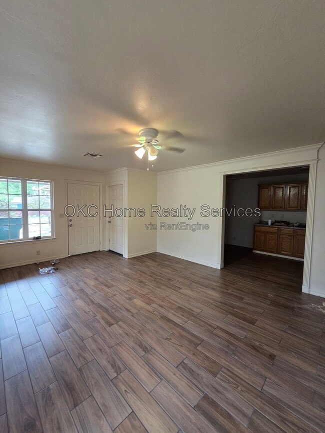 Building Photo - 1132 N Gardner Ave
