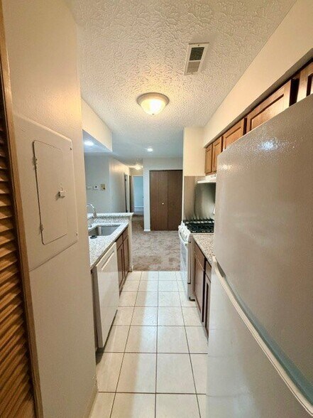 Building Photo - 2163 Hedgerow Road