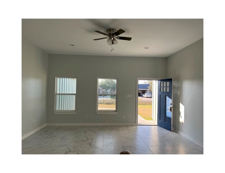 Building Photo - 938 Redwood Ave